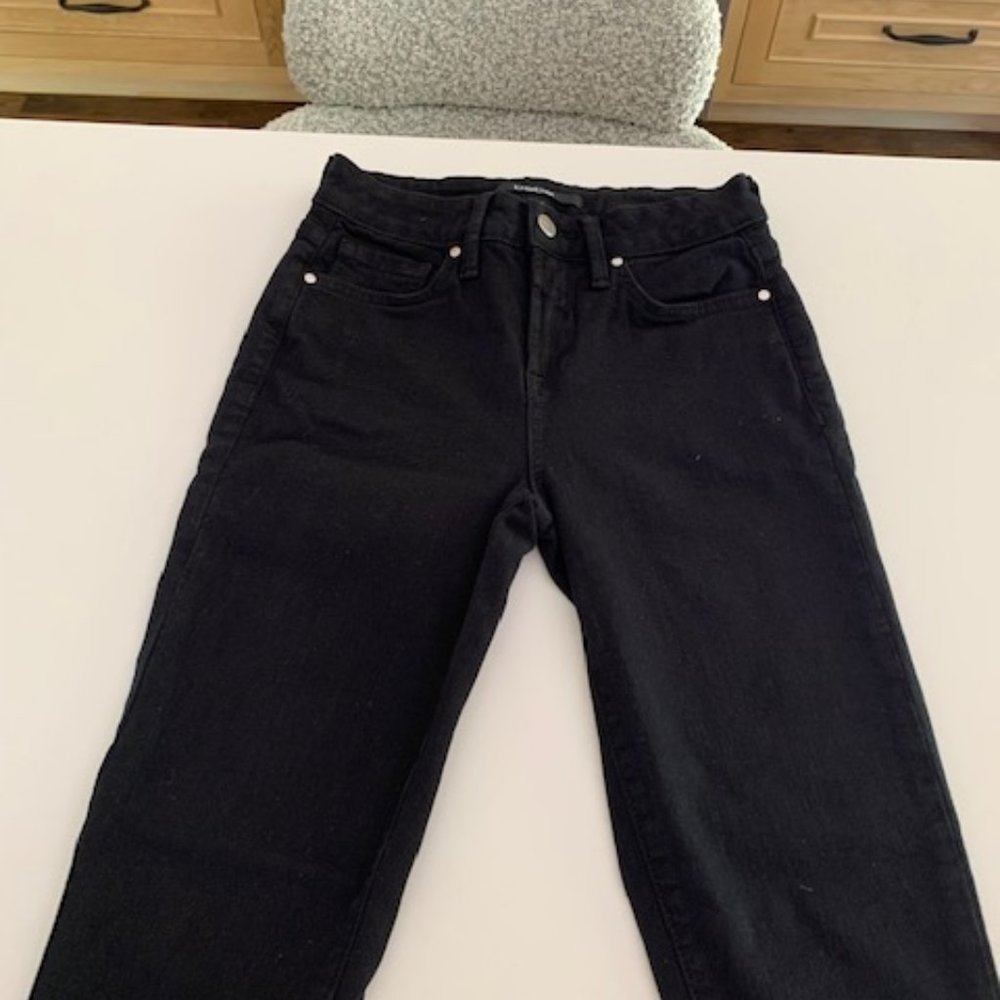 BEBE  BLACK JEANS . SIZE 25. VERY GOOD PREOWNED CONDITION.